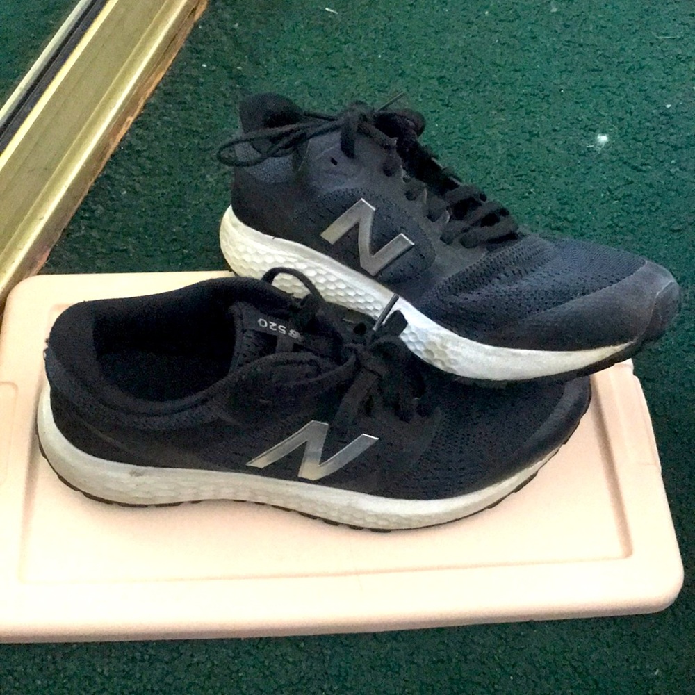 Black New Balance 520 V7 Running Sneakers.